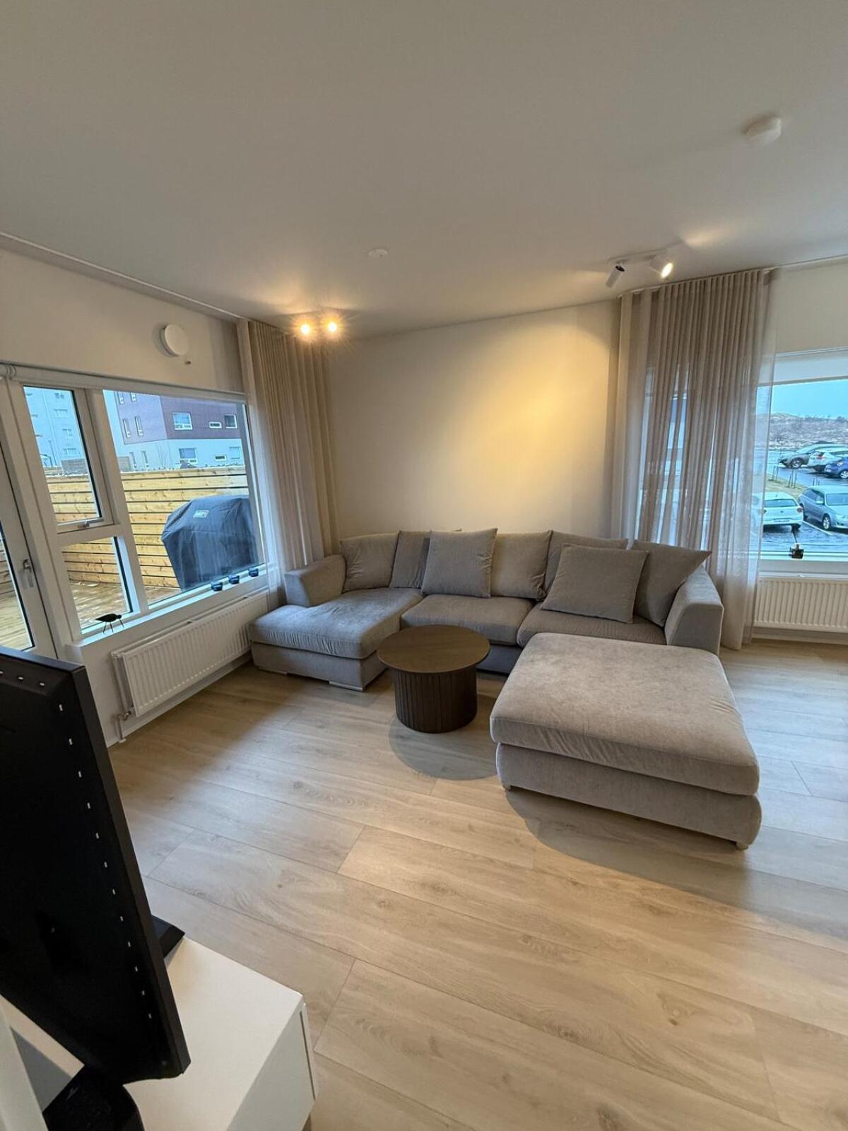Modern Apartment *